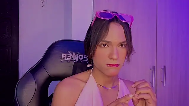 tiffanyy_777: διαδικτυακό σόου στην κάμερα