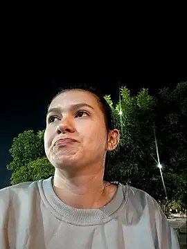 Show modela Adrenaline_crazy na web-kameri