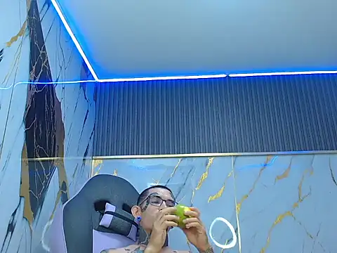 Boy_tatto77 Show Webcam