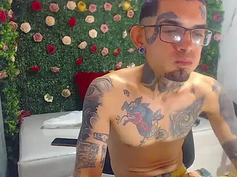 Chatroom XXX en direct de Boy_tatto77