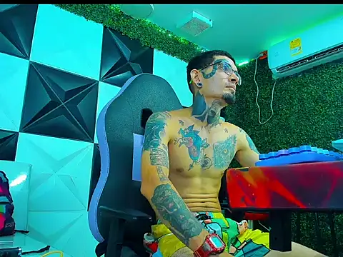 צ'אט XXX בשידור חי של Boy_tatto77