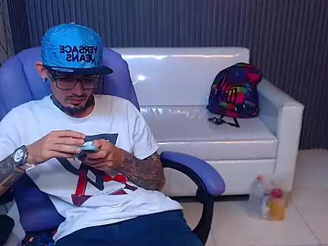 Boy_tatto77 Adlı Modelin Web Kamerası Şovu