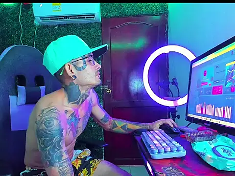 Boy_tatto77's Webcam Show