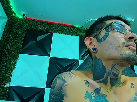 Boy_tatto77's Live XXX Chat