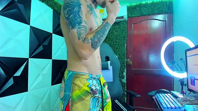 Boy_tatto77's Live XXX Chat