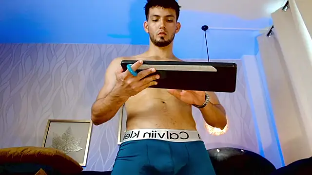 HarryFosster 网络视讯表演