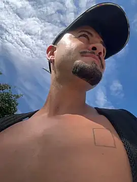 Pokazy przed kamerką – guzzfit