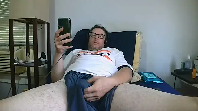 Th3Guy_and_GirlNxtDoor Show in webcam
