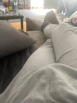 LienalWarplane: διαδικτυακό σόου στην κάμερα