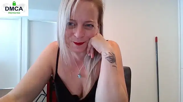 Miss-Chupagirly Webcamshow