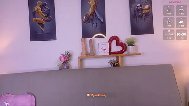 nairagold_'s Live Chat Room