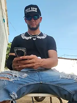 PIGHIGHDIRTY_p0 Show Webcam