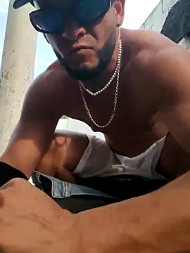 PIGHIGHDIRTY_p0n Webbikameraesitys
