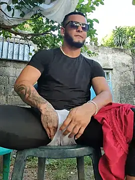 Show modela PIGHIGHDIRTY_p0 na web-kameri