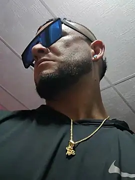 PIGHIGHDIRTY_p0n Webbikameraesitys
