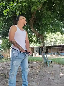 PIGHIGHDIRTY_p0n Webbikameraesitys