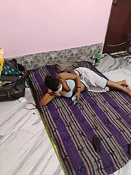 Show modela priya_kumari143 na web-kameri