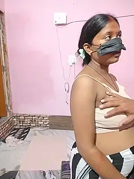 הופעת וובקאם של priya_kumari143