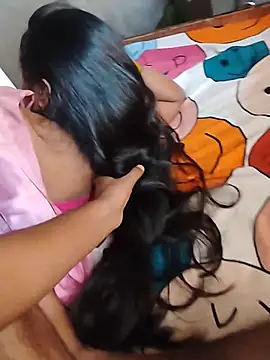 Show modela priya_kumari143 na web-kameri