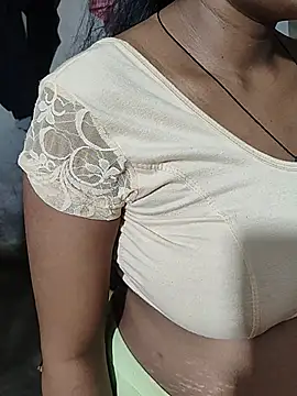 Pokazy przed kamerką – priya_kumari143
