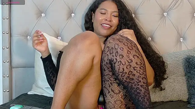 izzybelmonth12's Live XXX Chat