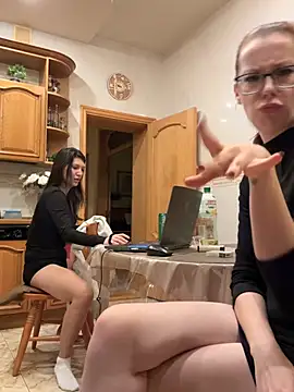 RussianGirls_ Pertunjukan Webcam