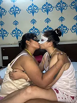 NaughtyDesiGirls Show in webcam