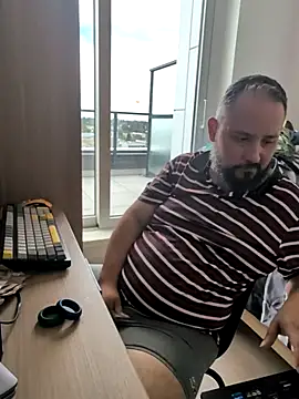 Pokazy przed kamerką – Hairy_bear86
