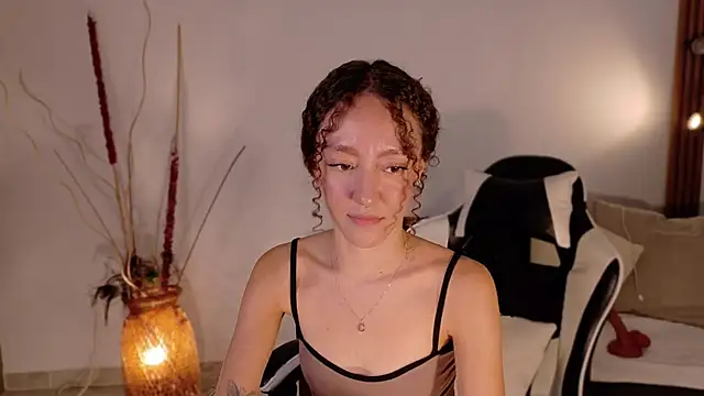 ChloeMoreti – live chatrum
