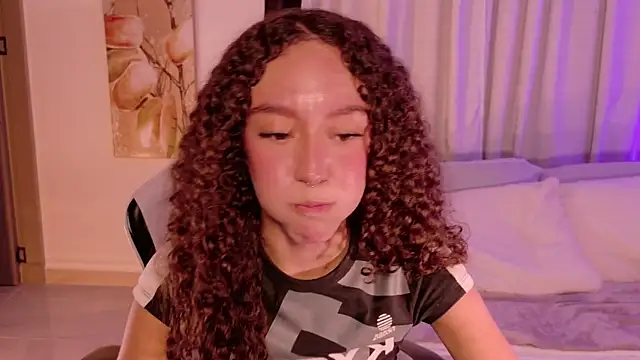ChloeMoreti's Live XXX Chat