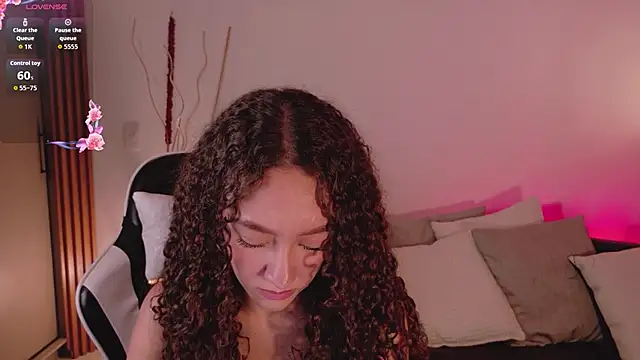 ChloeMoreti's Live XXX Chat