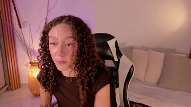 Chat +18 de ChloeMoreti ao vivo