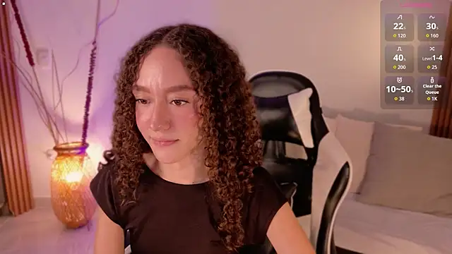 ChloeMoreti XXX чат на живо