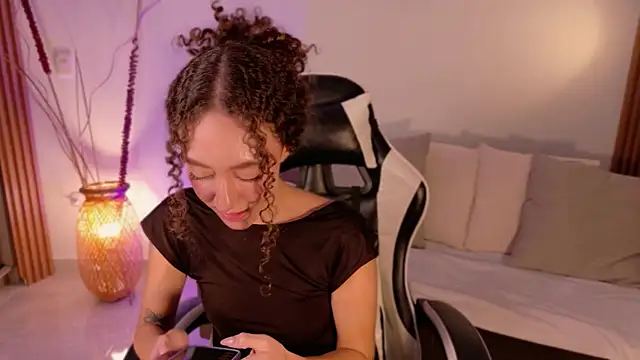 Chat XXX en directo de ChloeMoreti