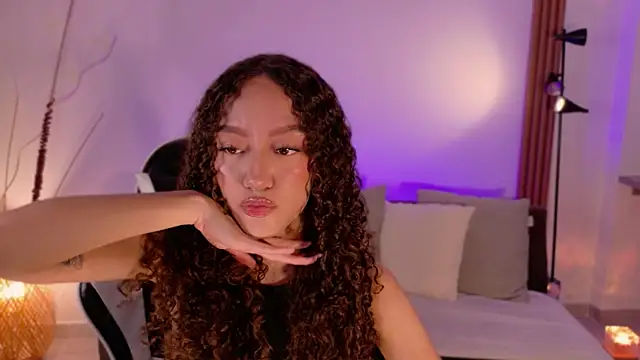 ChloeMoreti's Live XXX Chat