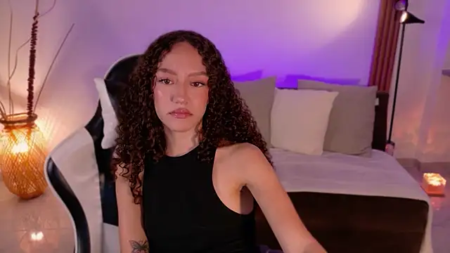 ChloeMoreti's Live XXX Chat