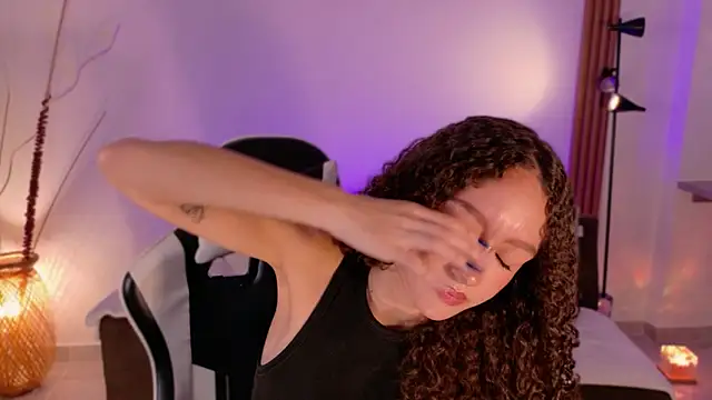 ChloeMoreti's Live XXX Chat