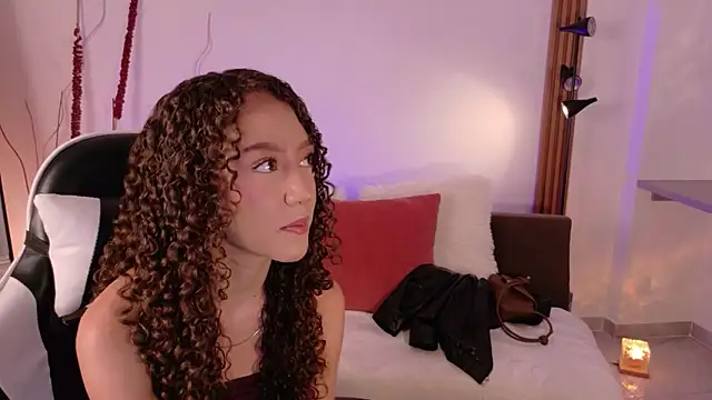 دردشة ChloeMoreti الجنسية المباشرة