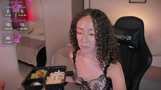 ChloeMoreti's Live XXX Chat