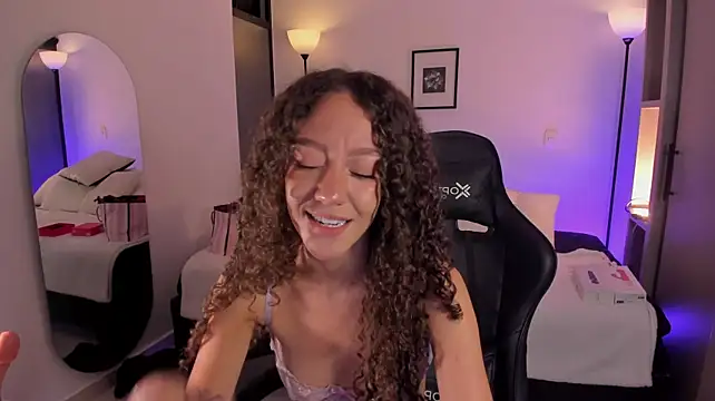 ChloeMoreti Webcamshow