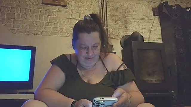 חדר צ'אט בשידור חי של tigresse3