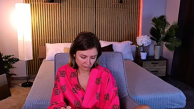 EmeraldGlow's Live XXX Chat