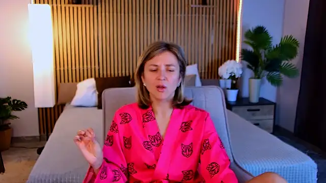 EmeraldGlow's Live XXX Chat