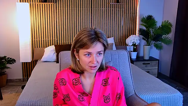 EmeraldGlow live XXX chat