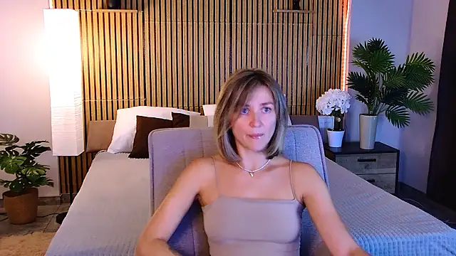 EmeraldGlow's Live XXX Chat