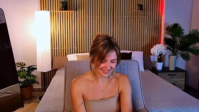 EmeraldGlow's Live XXX Chat