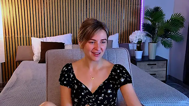 EmeraldGlow's Live XXX Chat