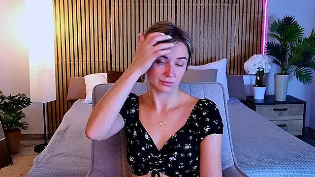 EmeraldGlow's Live XXX Chat