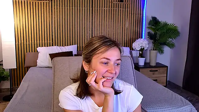 EmeraldGlow's Live XXX Chat
