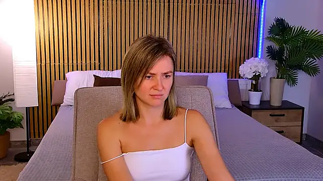 EmeraldGlow's Live XXX Chat